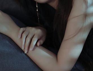 私拍界的天花板，苏嫣qvq的美脚在图片里分分钟要变成我的新偶像…