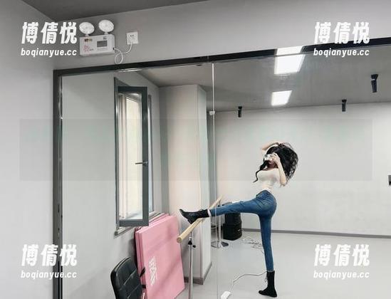 微密圈 - 葛征的白衬衫，亮到你不需要闪光灯–最新美图在这里！