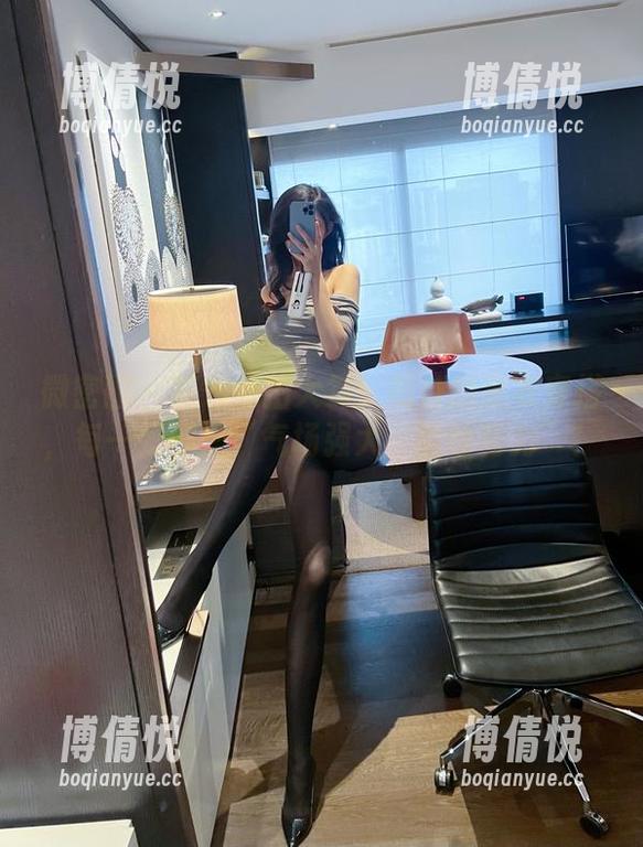 微密圈 - 花式私拍大赏：葛征的皮衣穿搭，每一张都是“气场强大，脸也努力”！