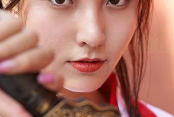 蜜桃社 – 双马尾后的Gina，原图合集里竟藏了几分调皮？