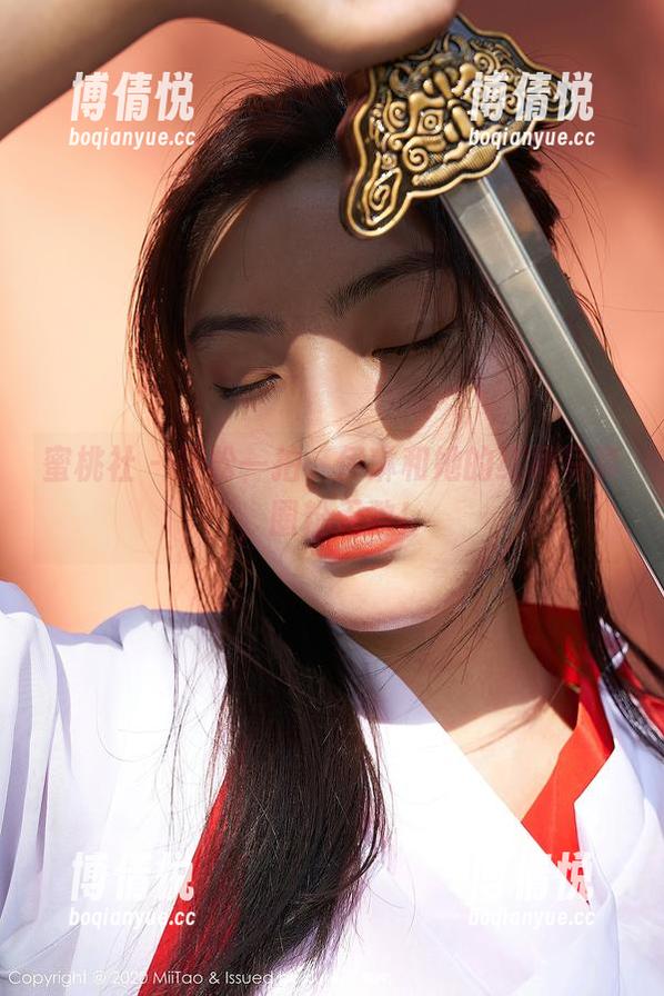 蜜桃社 - 轻松一拍，伊琳和她的红裙写真，圈粉无数！