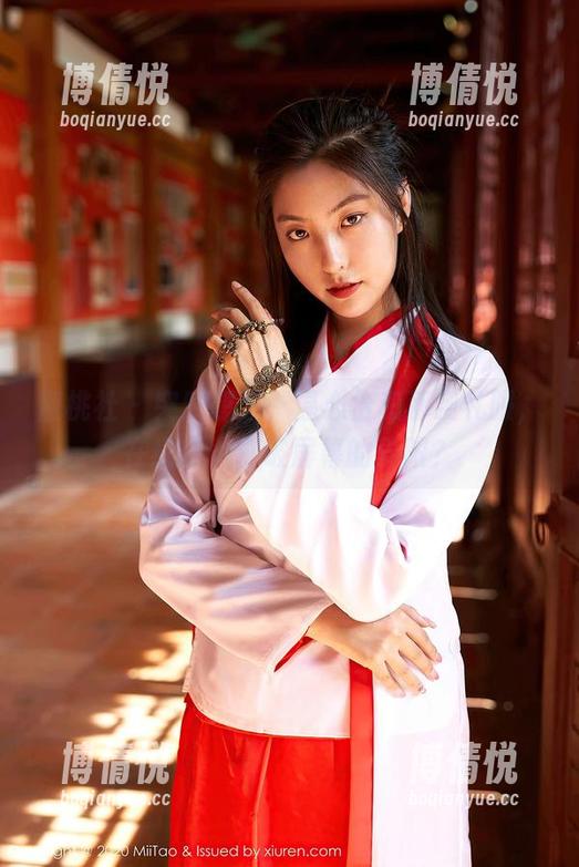蜜桃社 - 突然想起，温心怡和那条礼服，在线却能打破屏幕的界限？