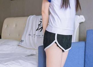 袜啵啵 – 甜甜圈发的在线高清制服照，槽点满满，我开始怀疑我的审美。