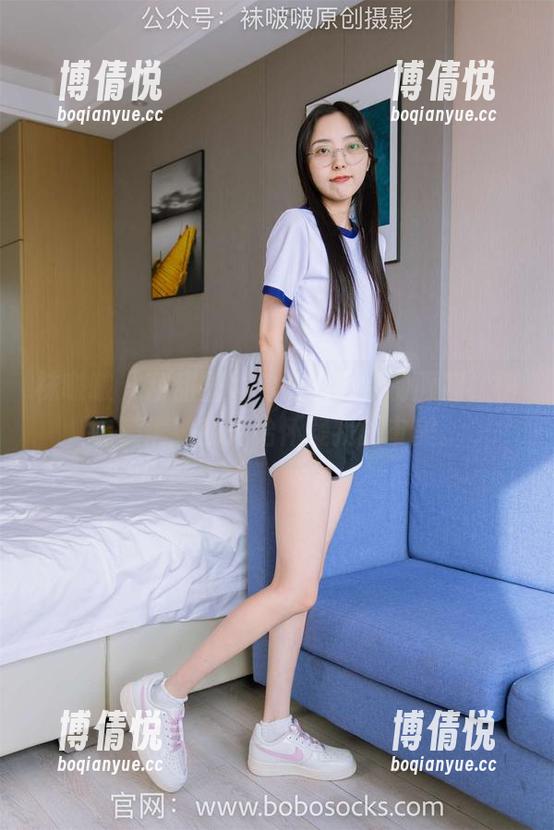 袜啵啵 - 甜甜圈发的在线高清制服照，槽点满满，我开始怀疑我的审美。