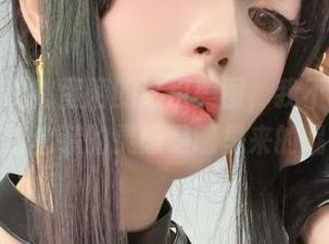 看完趴趴捣蛋陌的这组美图，我不禁想问，这套装的灵感是哪里来的呢？