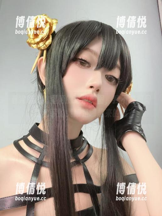 看完趴趴捣蛋陌的这组美图，我不禁想问，这套装的灵感是哪里来的呢？