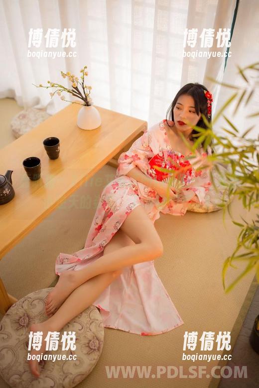 轰趴猫 - Ellie艾栗栗的内衣图集，有些小逆天的姿势，下载自担后果！