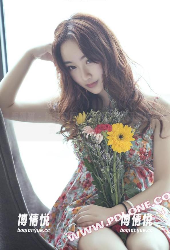 轰趴猫 - 短裤套图：陈雅漫的休闲穿搭大赏，晒出你的腿色！
