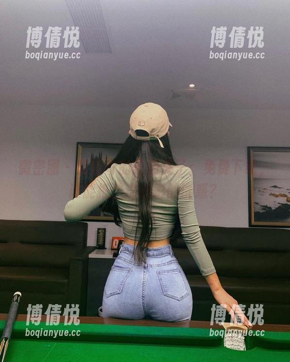 微密圈 - 陈佩奇的红色兔子：免费下载，谁能抵挡这色彩的诱惑？