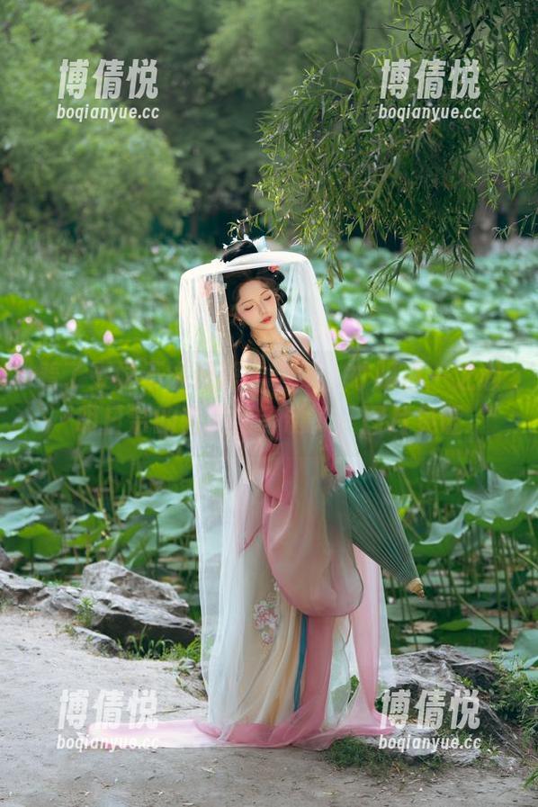 看了雯妹不讲道理的合集，才明白一之濑明日奈的蓝是何等诱人，图片见证